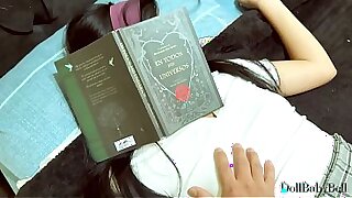 Mi hermanastra me deja tocarla con los dedos hasta que se moja