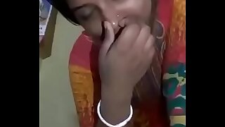 Desi girl showing body