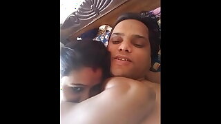 सत्यम अपनी बहन को मजा देते हुए हिन्दी में