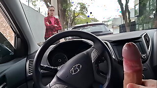 Punheta arriscada na rua para estudante em p&uacute_blico!